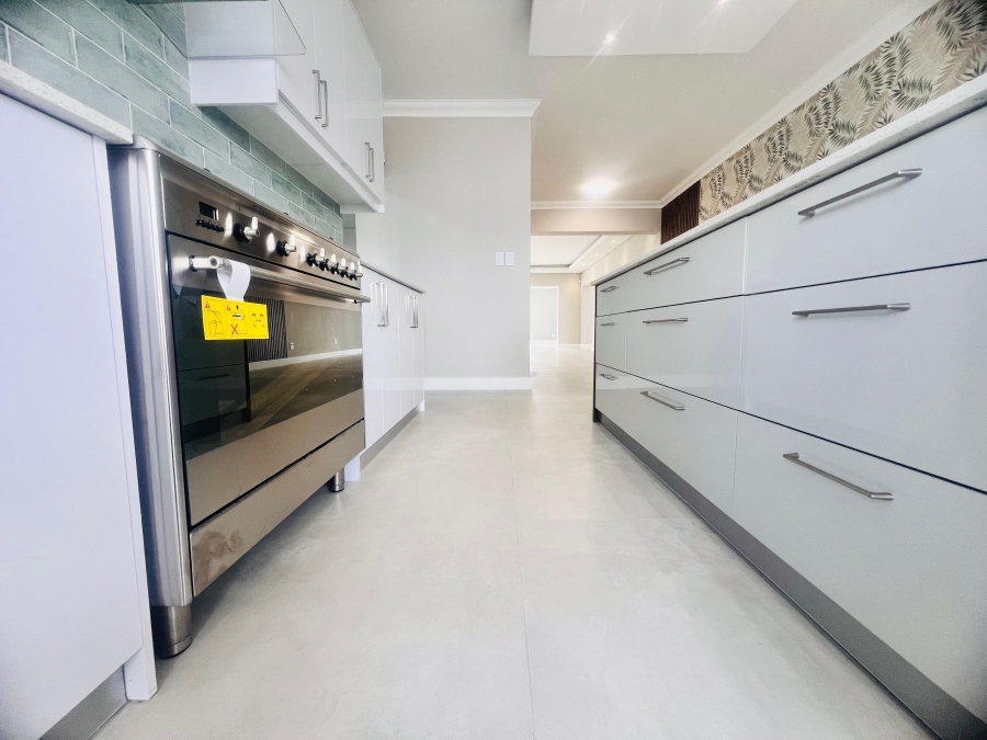 5 Bedroom Property for Sale in Myburgh Park Western Cape
